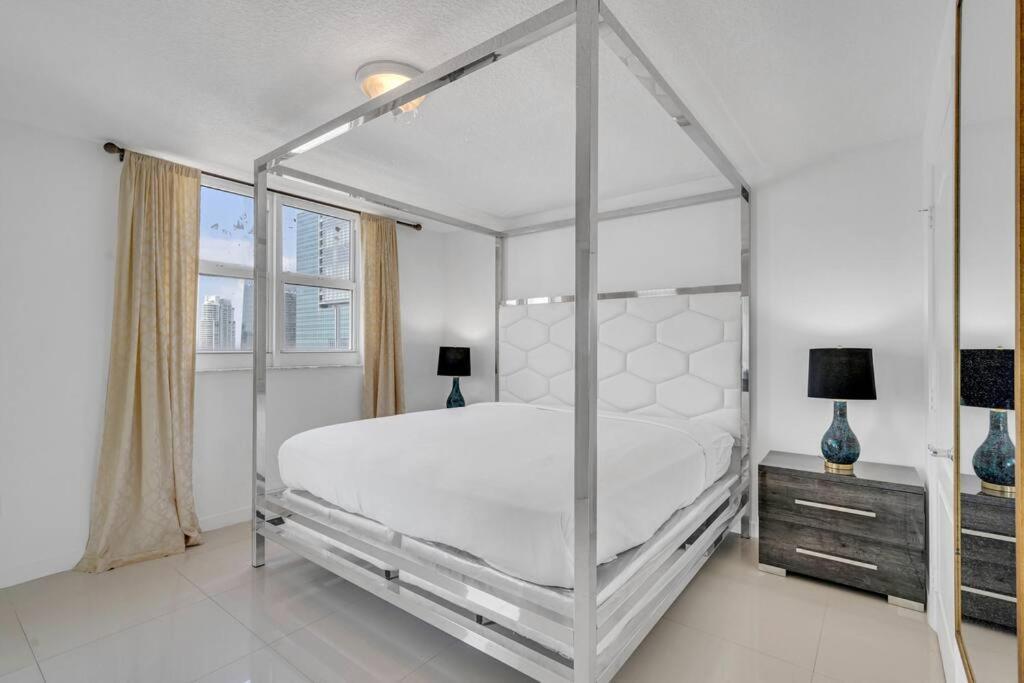 Ferienwohnung Luxurious Private Unit With Parking Miami Exterior foto