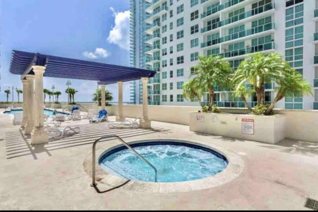 Ferienwohnung Luxurious Private Unit With Parking Miami Exterior foto