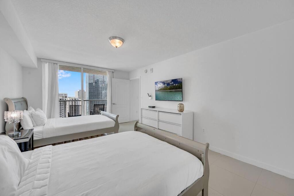 Ferienwohnung Luxurious Private Unit With Parking Miami Exterior foto