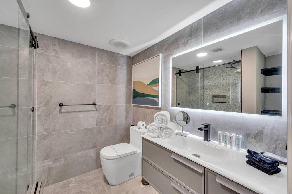 Ferienwohnung Luxurious Private Unit With Parking Miami Exterior foto