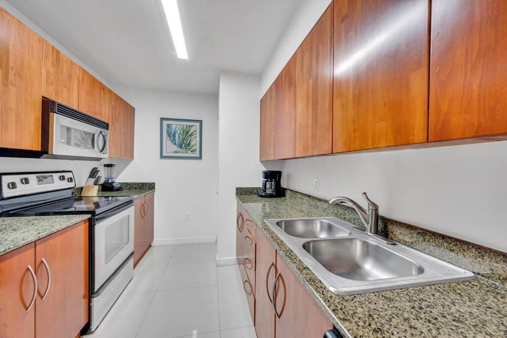 Ferienwohnung Luxurious Private Unit With Parking Miami Exterior foto