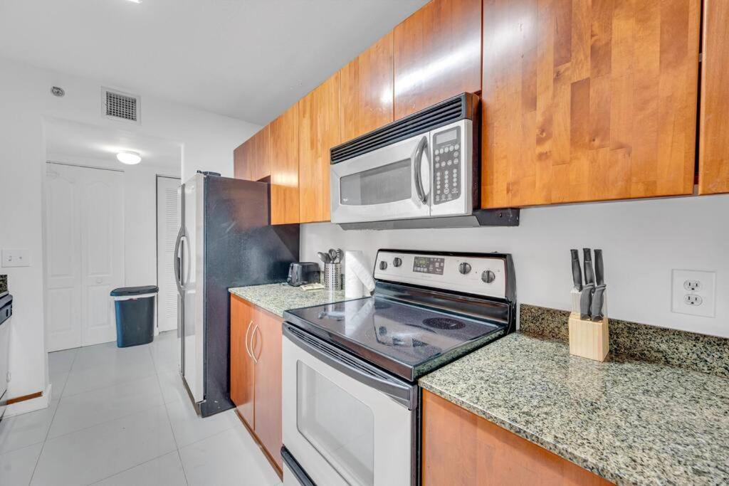 Ferienwohnung Luxurious Private Unit With Parking Miami Exterior foto